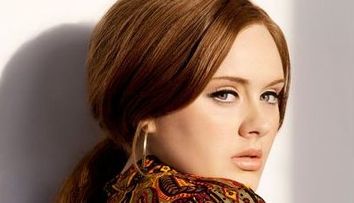Adele a fost operata pe coardele vocale