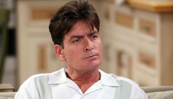 Charlie Sheen a devenit pentru prima data bunic. Fiica cea mare a actorului a nascut o fetita