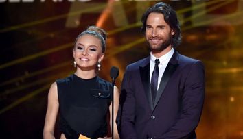 Angelique Boyer si Sebastian Rulli, la plaja. Cum arata cei doi actori imbracati doar in costume de baie