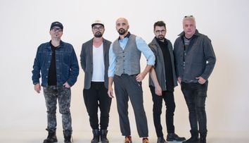 VIDEO Voltaj lansează o piesă scrisă de un popor întreg: „100 de ani”