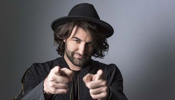 Smiley – artist, prezentator Romanii au talent, antrenor Vocea Romaniei si, incepand de astazi, vlogger!
