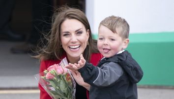 Imaginile care au topit inimile tuturor! Cum a fost întâmpinată Kate Middleton în prima călătorie ca prințesă de Wales