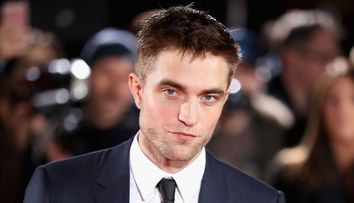 Robert Pattinson, imagini rare alături de iubita sa. Actorul pare mai îndrăgostit ca niciodată