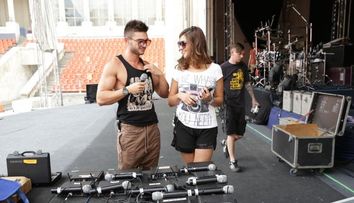 Primele imagini cu LaLa Band la repetitii. Sunt pe ultima suta de metri cu pregatirile pentru concertul de 1 iunie