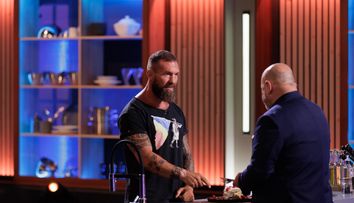 MasterChef 2024, 16 septembrie. Andrei Radoi, sportivul cu abilități de bucătar, le-a pregătit Chefilor un preparat cu adevărat sănătos: „Doresc să le schimb viața!”. Reacția savuroasă a lui Chef Cătălin Scărlătescu: „M-ai dezamăgit! Noi căutăm ceva fantastic”