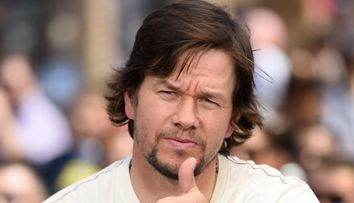 In trecut era model de lenjerie intima si canta hip hop. Cum arata Mark Wahlberg pe vremea cand isi zicea Marky Mark