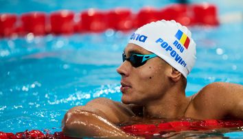 David Popovici a revenit în țară cu 3 medalii: 
