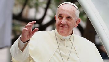 Ea a fost singura femeie pe care Papa Francisc a iubit-o. Promisiunea care i-a schimbat destinul