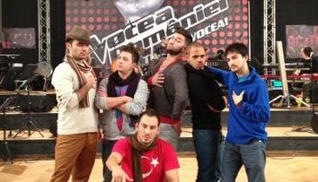 Echipa Smiley munceste din greu pentru primul show LIVE de la Vocea Romaniei