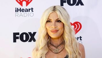 Tori Spelling rupe tăcerea după criticile dure despre fața și corpul ei: „Este îngrozitor”. De ce afecțiune suferă și ce mesaj le transmite celor care o jignesc online