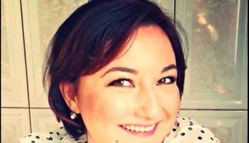 Ecaterina Ladin, prima imagine cu burtica de gravidă. Actrița se află la mare, alături de familie