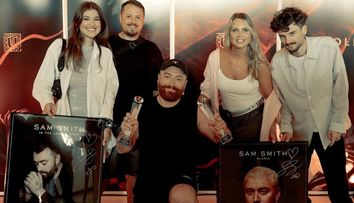 Sam Smith a primit în cadrul festivalului UNTOLD primul Disc de Diamant oferit de România unui artist