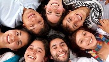 Numara cati prieteni ai, ca sa-ti spun cat esti de destept. Poate depinde succesul social de dimensiunea creierului?