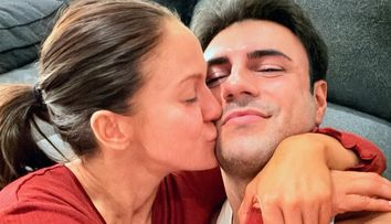 Ea e vedeta care a primit al doilea inel de logodnă după ce primul, în valoare de 200.000 de lire, i-a fost furat! Cum arată noua bijuterie de lux