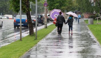 Meteorologii au refăcut prognoza: România intră într-o perioadă periculoasă. Urmează zile cu căldură sufocantă și furtuni violente