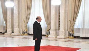 Gestul interpretabil al lui Traian Băsescu în fața sicriului lui Ion Iliescu