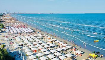 Cât a plătit un român pentru o zi de plajă în Mamaia-Sat. Pe bonul fiscal apare și prețul șezlongurilor