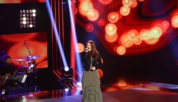 Ascultai formatia Candy? Este schimbata, dar vocea a ramas la fel. Cum a impresionat Monica pe scena de la Vocea Romaniei 