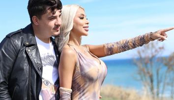 Cum a reacționat Bogdan de la Ploiești în momentul în care un bărbat a luat-o la dans pe Cristina Pucean. Videoclip viral pe TikTok