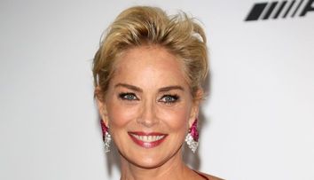 Putini au recunoscut-o pe una dintre cele mai sexy femei in aceasta ipostaza. Sharon Stone, fara urma de machiaj pe chip