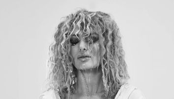 Delia lansează o nouă piesă: „Dragoste cu dinți”