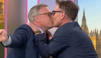 S-au sărutat live, la TV, în fața milioanelor de oameni! Ce s-a întâmplat, de fapt, între jurnalistul Richard Arnold și politicianul Ed Balls