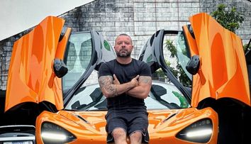 Un cunoscut influencer a murit pe loc în timpul unei sesiuni de tatuaje! Care a fost cauza decesului