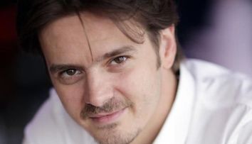Mihai Petre, mai simpatic ca niciodata. Ipostaza inedita in care pozat pentru fanii de pe Facebook: