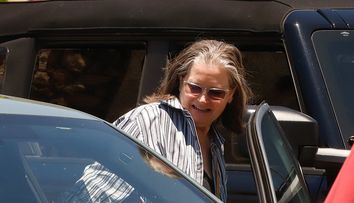 Transformare uluitoare! Bridget Fonda a pierdut 45 de kilograme într-un an. Cum arată una dintre cele mai frumoase actrițe din anii ’90 în cele mai recente imagini surprinse de paparazzi