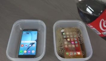A pus Cola peste un Samsung si un iPhone si apoi le-a bagat pe amandoua la congelator. Ce s-a intamplat cand le-a scos