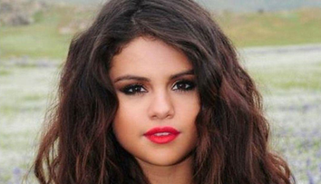 Selena Gomez are un nou iubit care seamana izbitor cu Justin Bieber. Cu ce star pop s-a cuplat artista - FOTO & VIDEO