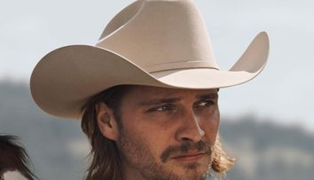 Cine este și cum arată soția lui Luke Grimes. Actorul a devenit celebru pentru rolul lui Kayce Dutton în serialul Yellowstone