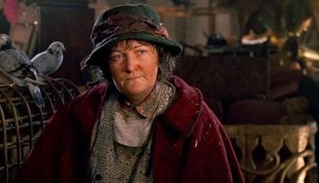Cum arată „doamna cu porumbei” din Singur acasă 2 în 2025. Ea rămâne femeia blândă, marginalizată, care îi oferă micului Kevin McCallister o lecție despre bunătate și încredere