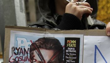 Razboi intre fanii lui Ryan Gosling si revista People, din cauza celui mai sexy barbat din lume!