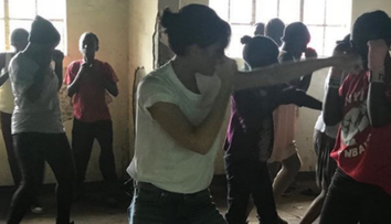 Cum a ajuns Victoria Beckham intr-o sala de box din Kenya!