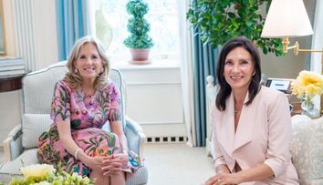 Carmen Iohannis, definiția eleganței și a rafinamentului. Pentru ce ținută a optat Prima Doamnă a României la întâlnirea cu Jill Biden de la Casa Albă: „Eleganță, pedanță, modestie, rafinament”