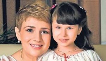La 21 de ani, Maia Trandafir a atras toate privirile! Cum a apărut fiica lui teo Trandafir, la prima ei prezentare de modă, într-o rochie transparentă