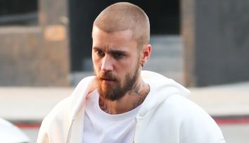 Abătut și îngândurat! Primele imagini cu Justin Bieber, după ce s-a vehiculat că Hailey ar fi intentat divorț. Cum a reacționat artistul când a fost întrebat de nunta Selenei