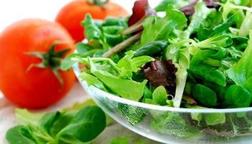 Uite ce alimentatie recomanda specialistii persoanelor trecute de 40 de ani. VIDEO