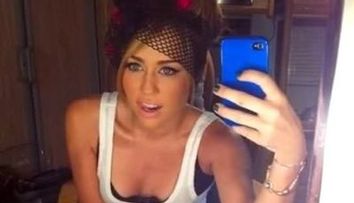 Miley Cyrus in chiloti... din nou! FOTO