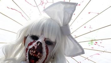 20.000 de zombi au invadat un oras. 