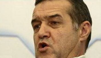 Becali cu stea in frunte a muls oaia cea Happy
