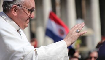 De ce este distrus inelul Papei după moarte. Ritualul secret care are loc la Vatican