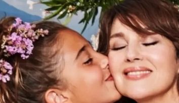 Până acum a stat în umbră și puțini știau cum arată. Léonie Cassel, fiica de 16 ani a lui Monica Bellucci, a apărut pe coperta Vogue Italia