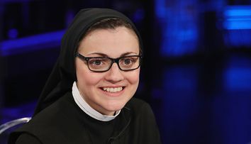 Cristina Scuccia, fosta călugăriță de la Vocea Italiei, are acum părul roșcat. Schimbarea de look i-a surprins pe urmăritori