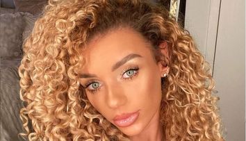 Iubita lui Jason Derulo s-a fotografiat la înălțime și a strâns mii de like-uri. Ipostaza sexy în care a fost surprinsă