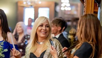 Dana Săvuică, soacră mică! Fiica vedetei s-a căsătorit. Primele imagini cu Julie Stanciu în rochie de mireasă