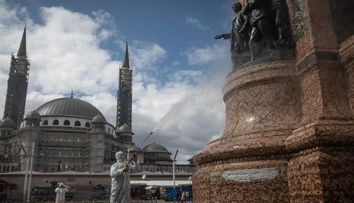 Metoda originală cu care turcii se feresc de coronavirus. Ce folosesc în loc de dezinfectant pentru mâini