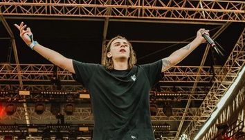 INTERVIU EXCLUSIV! OSCAR, unul dintre cei mai ascultați artiști ai noii generații, a cântat în deschiderea concertului lui 50 Cent, la București! Cum i s-a părut oportunitatea: „E o onoare!”