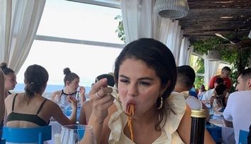 Selena Gomez mănâncă ”ca un copil de cinci ani”. Benny Blanco a dezvăluit ce dietă ține soția lui și fanii sunt oripilați